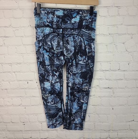 Lululemon F & F Crop II size 6 - Picture 6 of 10